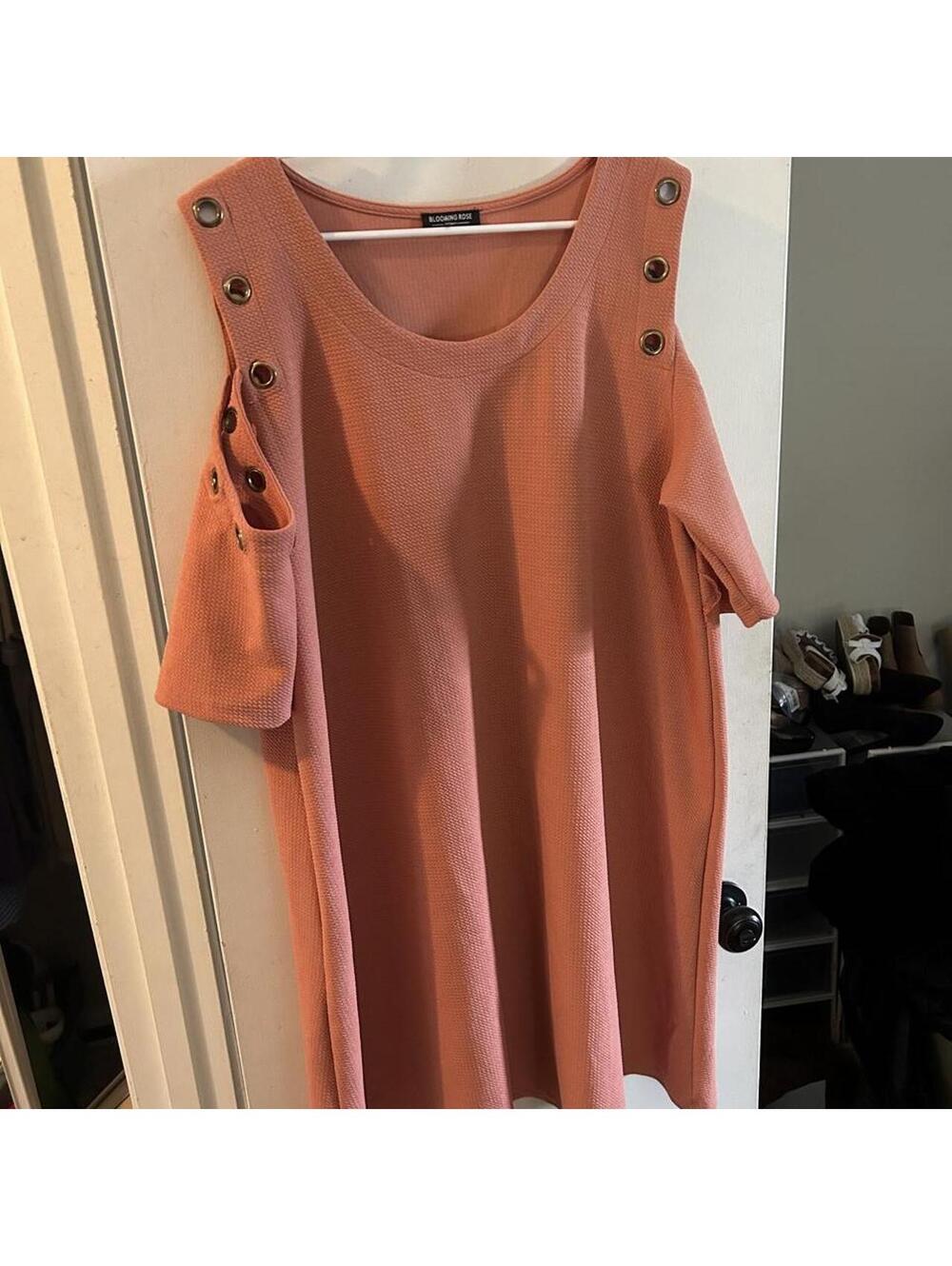 Blooming Rose peachy pink cold shoulder dress with grommet detail size 2XL